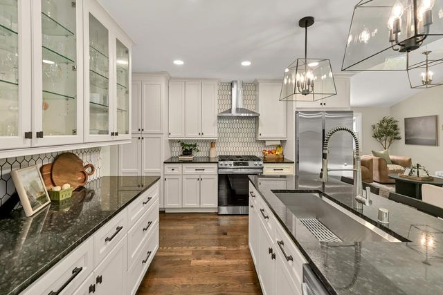10333 N Versailles COURT, Mequon, WI 53092