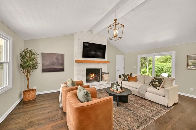 10333 N Versailles COURT, Mequon, WI 53092
