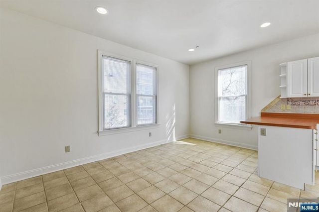 55 S Fullerton Avenue A, Montclair, NJ 07042