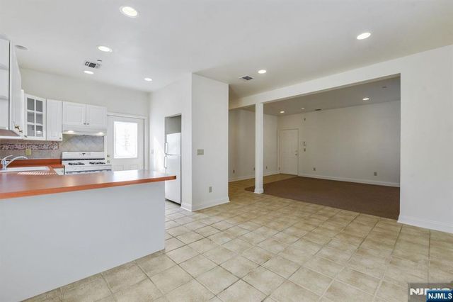 55 S Fullerton Avenue A, Montclair, NJ 07042