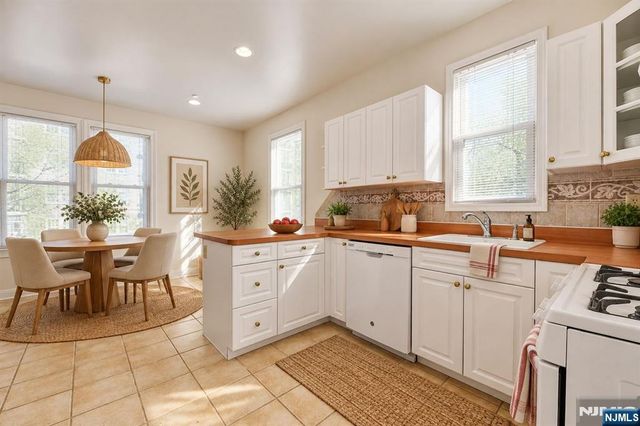 55 S Fullerton Avenue A, Montclair, NJ 07042