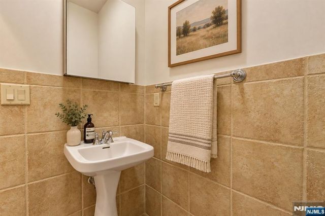 55 S Fullerton Avenue A, Montclair, NJ 07042