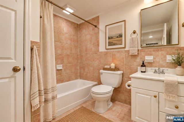 55 S Fullerton Avenue A, Montclair, NJ 07042