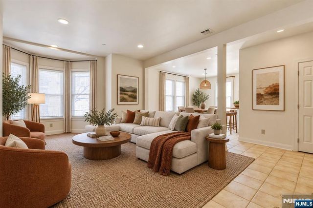 55 S Fullerton Avenue A, Montclair, NJ 07042