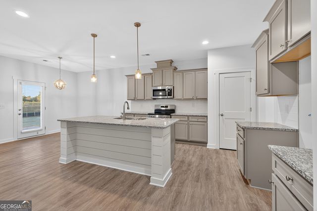 99 Annie Lane, Statham, GA 30666