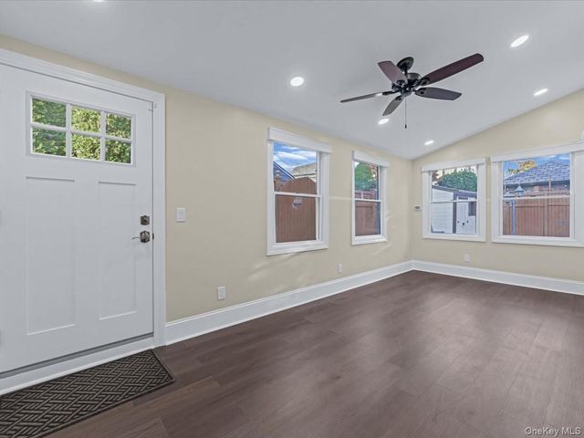 16 Kenilworth Road, Mineola, NY 11501
