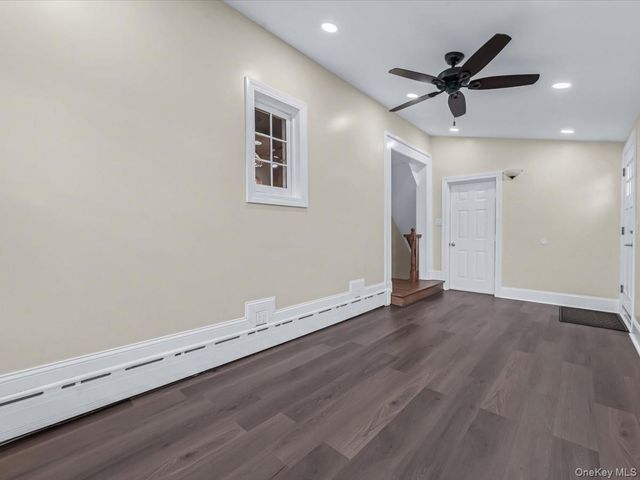 16 Kenilworth Road, Mineola, NY 11501