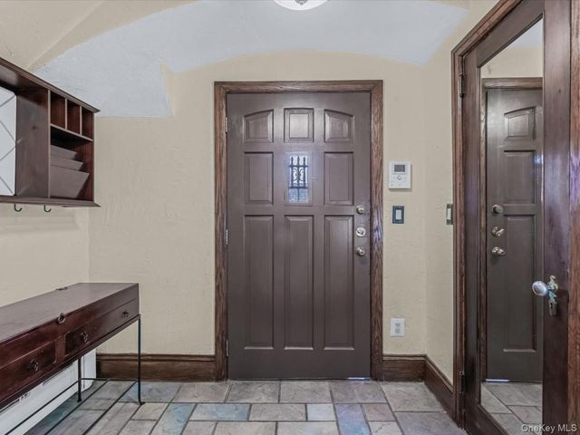 16 Kenilworth Road, Mineola, NY 11501