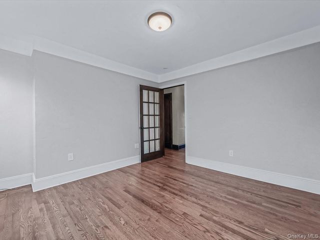 16 Kenilworth Road, Mineola, NY 11501