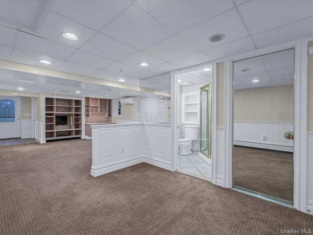 16 Kenilworth Road, Mineola, NY 11501