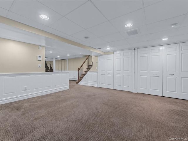 16 Kenilworth Road, Mineola, NY 11501
