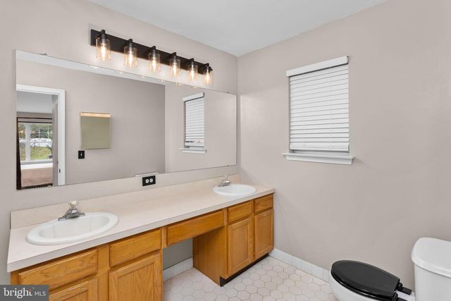 11 LINCOLN DR, Columbus, NJ 08022