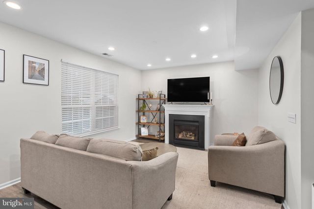 11 LINCOLN DR, Columbus, NJ 08022