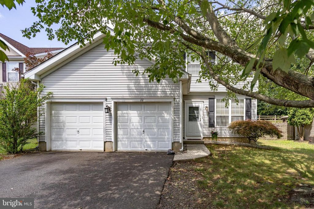 11 LINCOLN DR, Columbus, NJ 08022