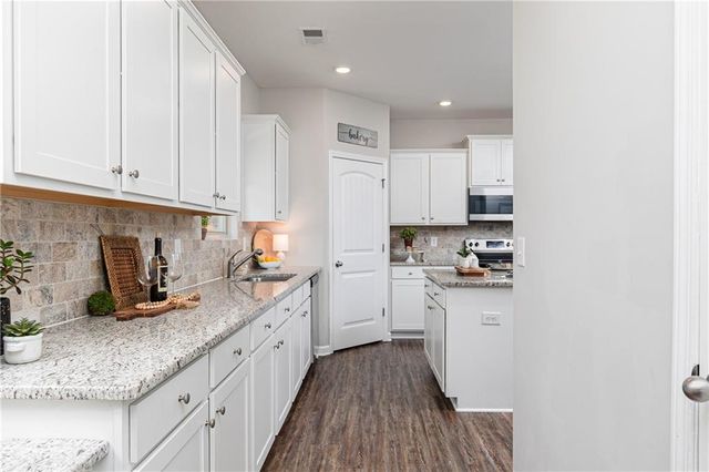 738 Stable View Loop, Dallas, GA 30132