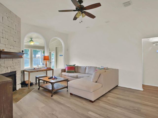 511 Dusty Leather CT, Pflugerville, TX 78660