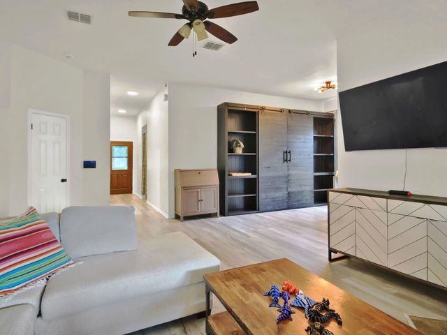 511 Dusty Leather CT, Pflugerville, TX 78660