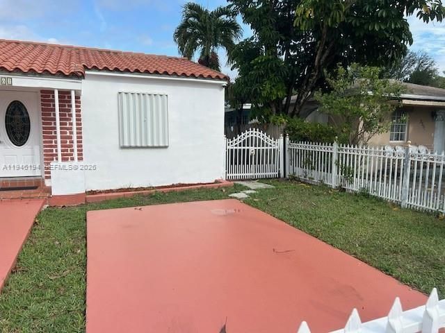 3361 NW 16th St B, Miami, FL 33125