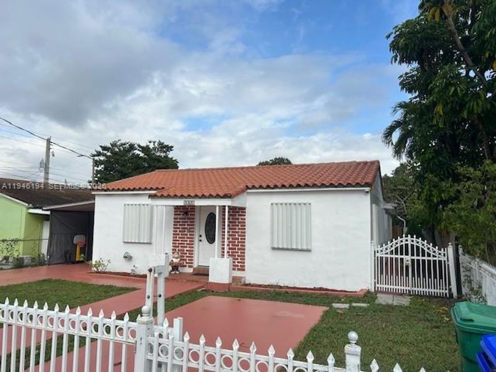 3361 NW 16th St B, Miami, FL 33125