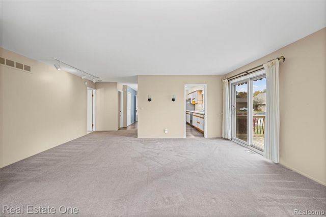 35560 Heritage Lane 55, Farmington, MI 48335