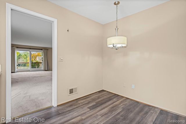 35560 Heritage Lane 55, Farmington, MI 48335