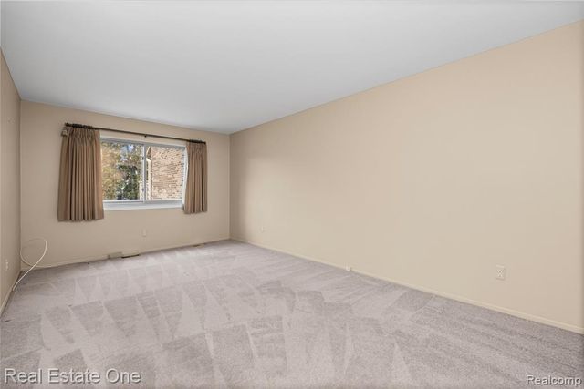 35560 Heritage Lane 55, Farmington, MI 48335