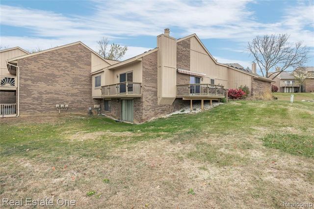 35560 Heritage Lane 55, Farmington, MI 48335