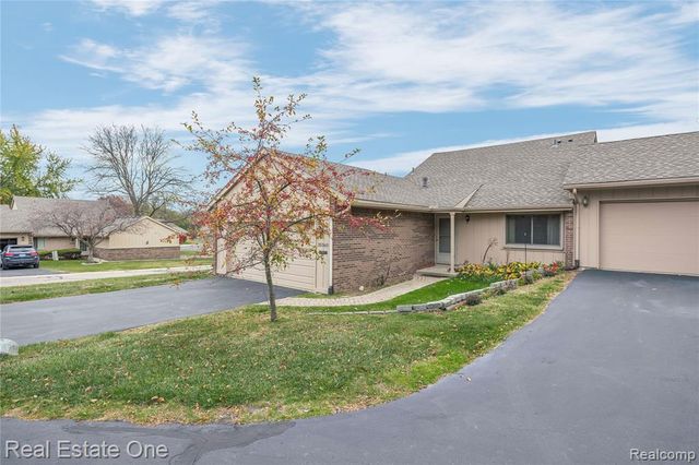 35560 Heritage Lane 55, Farmington, MI 48335