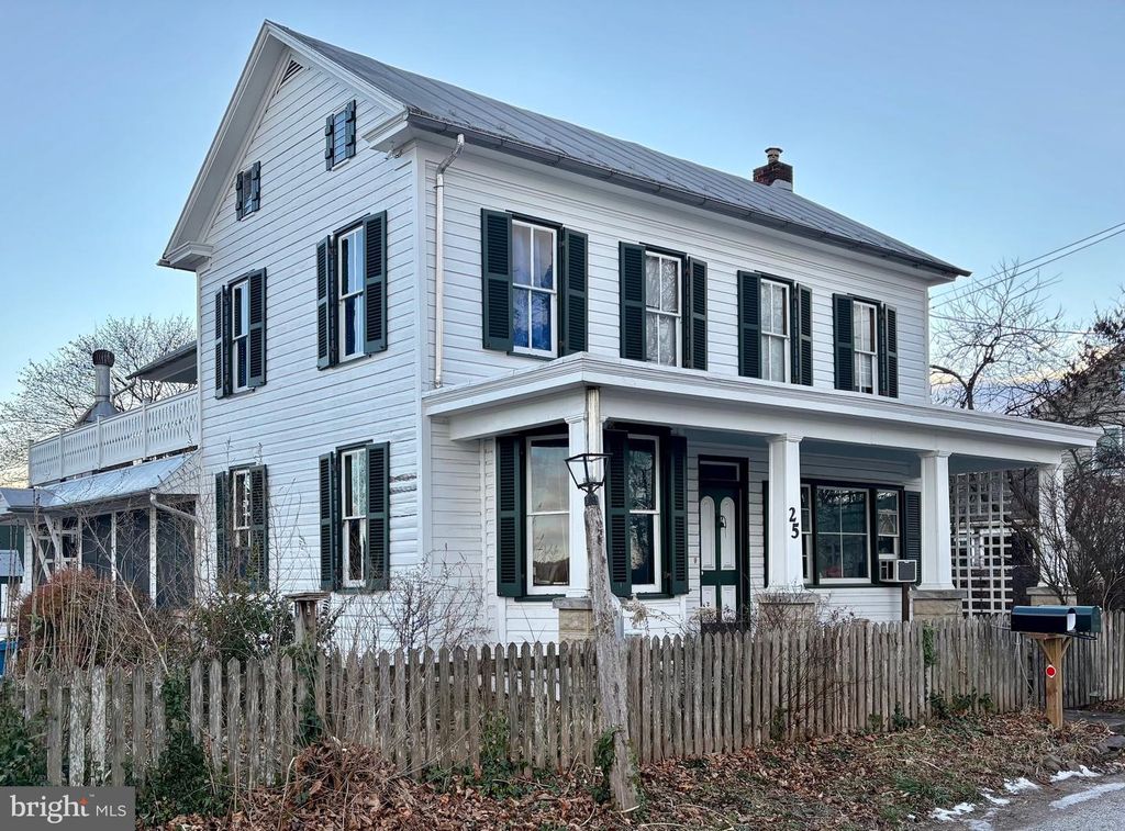 25 BENTZ MILL RD, East Berlin, PA 17316