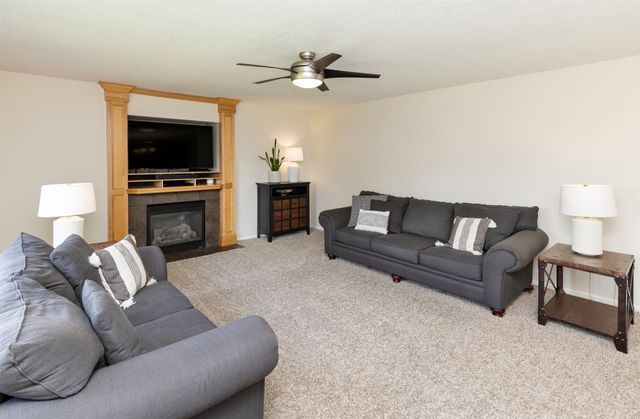 12306 Prairie Drive, Urbandale, IA 50323