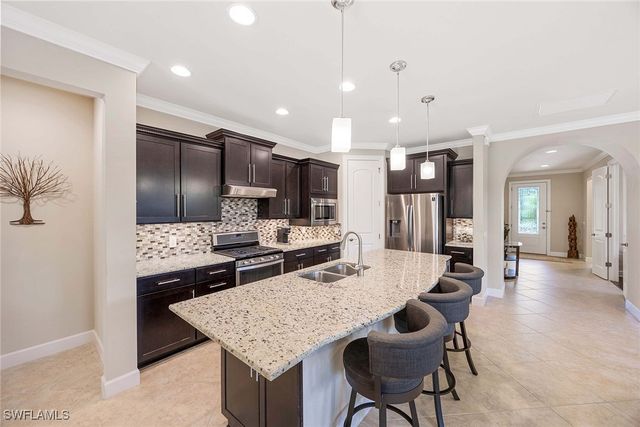 7049 Live Oak DR, Naples, FL 34114