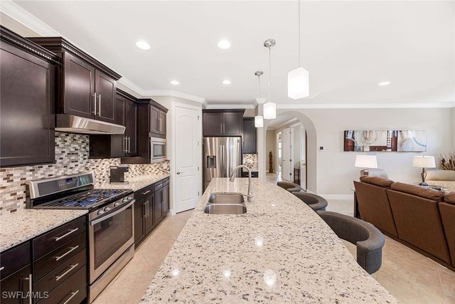 7049 Live Oak DR, Naples, FL 34114