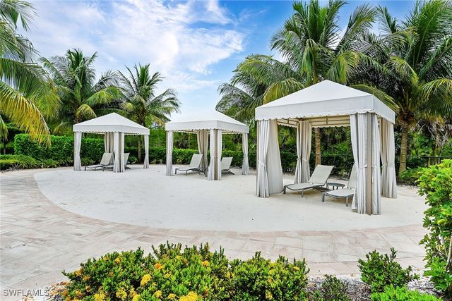 7049 Live Oak DR, Naples, FL 34114