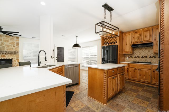 8910 Los Sonoma Rio, Helotes, TX 78023