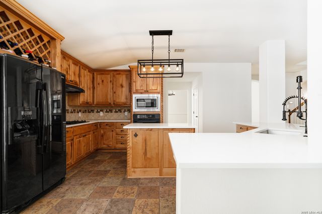 8910 Los Sonoma Rio, Helotes, TX 78023