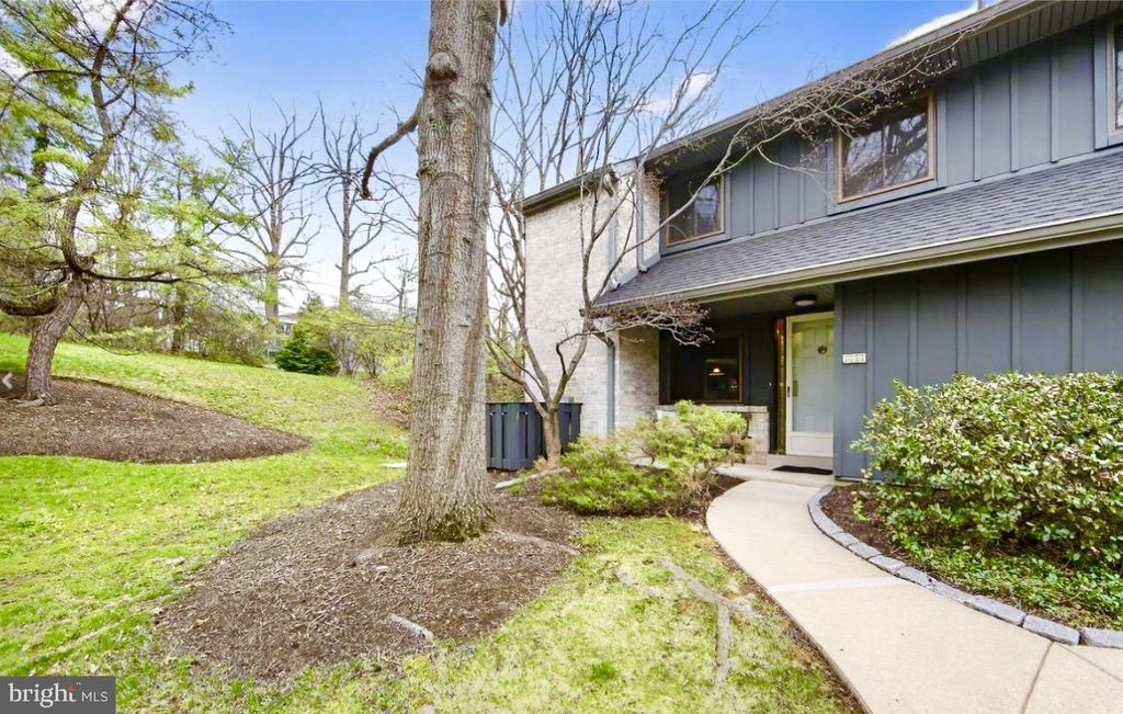 529 FOXWOOD LN, PAOLI, PA 19301 — exterior