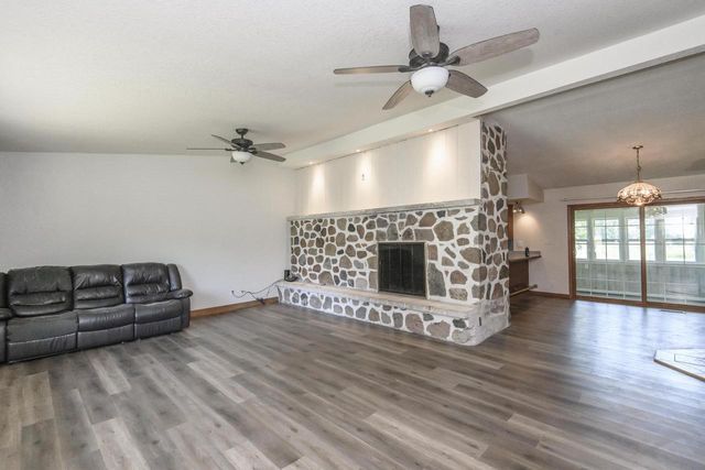 W224S9735 Big Bend Dr, Big Bend, WI 53103