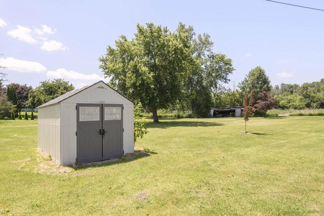 W224S9735 Big Bend Dr, Big Bend, WI 53103