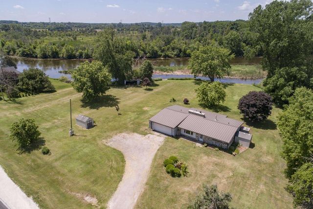 W224S9735 Big Bend Dr, Big Bend, WI 53103