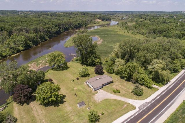 W224S9735 Big Bend Dr, Big Bend, WI 53103