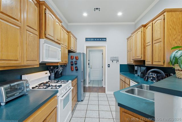 8114 Forrest Glenn Road, Claremore, OK 74019