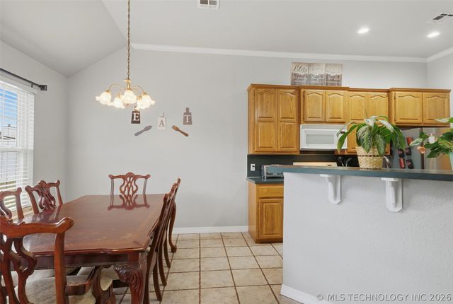 8114 Forrest Glenn Road, Claremore, OK 74019