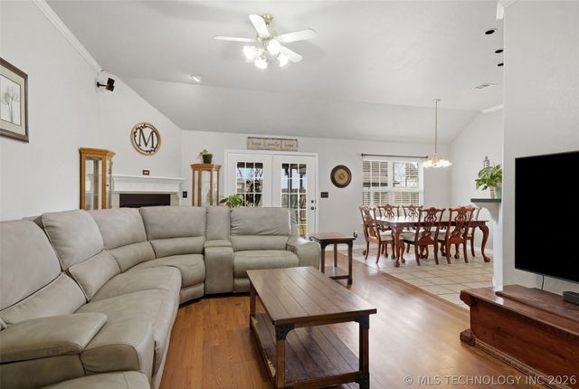 8114 Forrest Glenn Road, Claremore, OK 74019