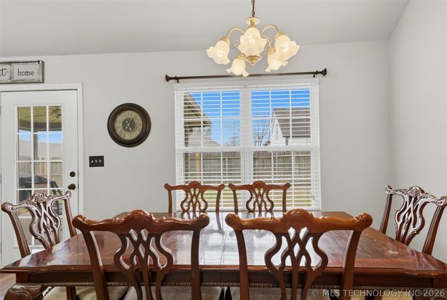 8114 Forrest Glenn Road, Claremore, OK 74019