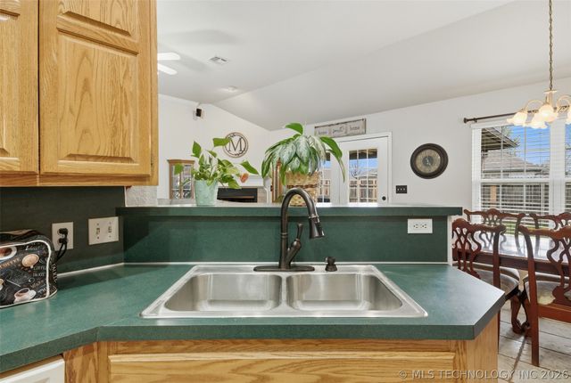 8114 Forrest Glenn Road, Claremore, OK 74019