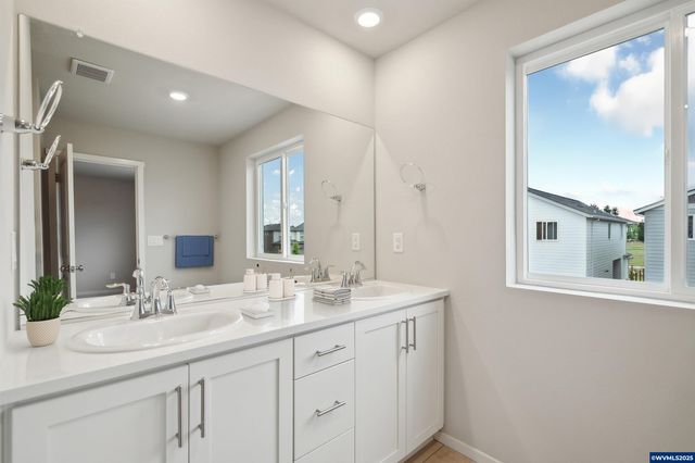 638 Merriott Ln, Woodburn, OR 97071