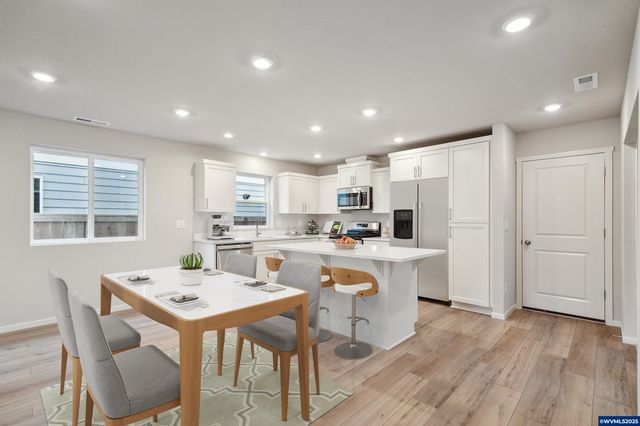 638 Merriott Ln, Woodburn, OR 97071