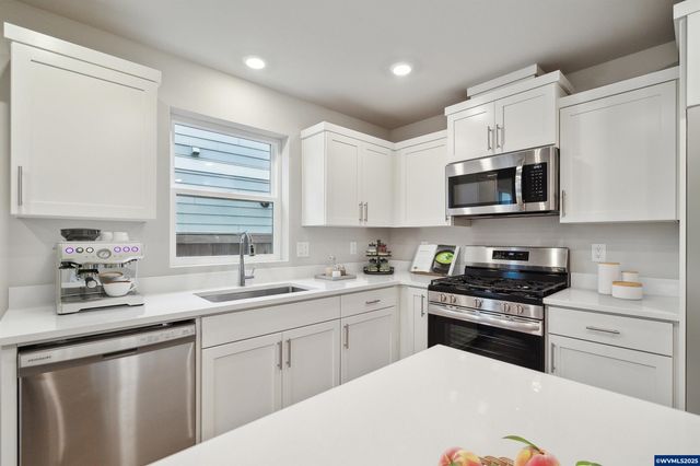 638 Merriott Ln, Woodburn, OR 97071