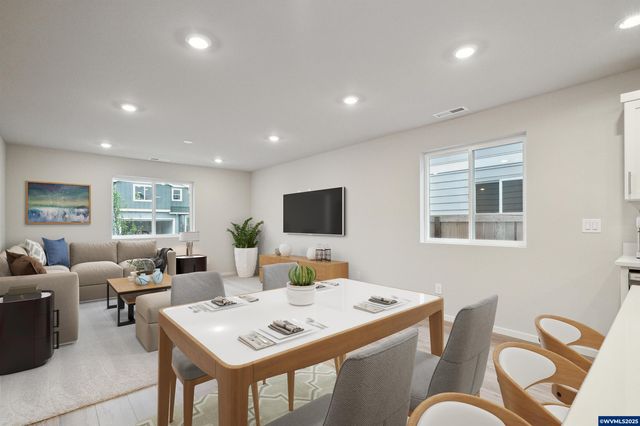 638 Merriott Ln, Woodburn, OR 97071