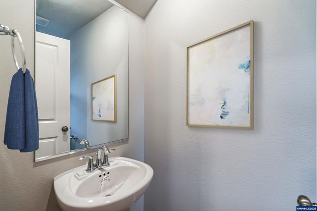 638 Merriott Ln, Woodburn, OR 97071